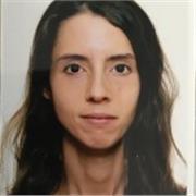 Graduada en filosofía. Facilidad para explicar diversas ramas de conceptos.